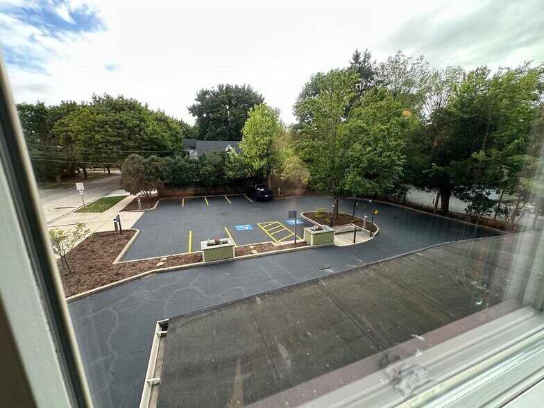 More Photos Of 501 W Main St, West Dundee Storefront Retail Office For Lease