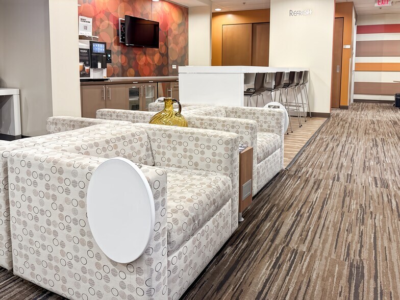 More Photos Of 600 Crowfoot Cres NW, Calgary Coworking Space