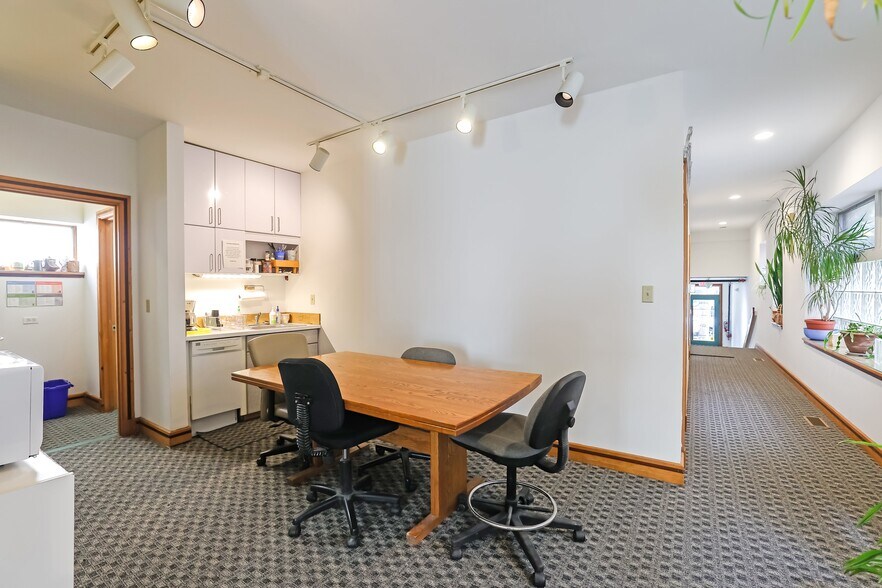 More Photos Of 1124 Florence Ave, Evanston Office Residential For Lease