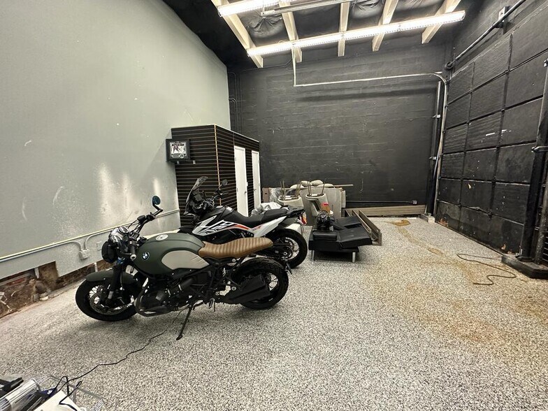 More Photos Of 423-425 NW 10th Ter, Hallandale Beach Light Manufacturing For Sale