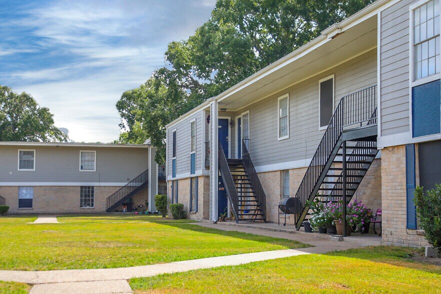 More Photos Of 8600 Theta St, Houston Apartments For Sale