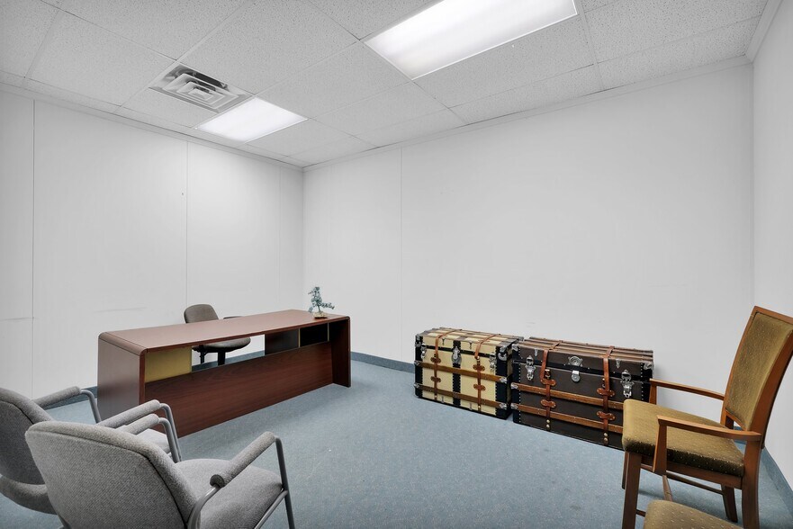 More Photos Of 4613 Philips Hwy, Jacksonville Light Distribution For Lease