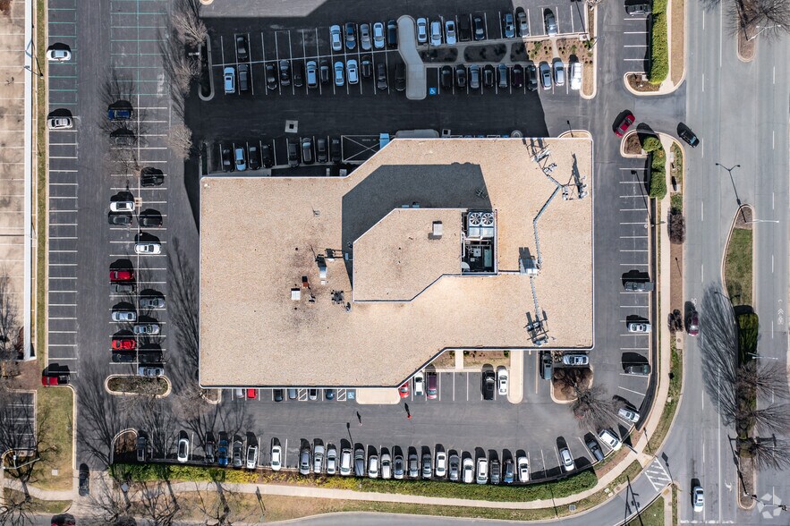 More Photos Of 6 Montgomery Village Ave, Gaithersburg Office For Lease
