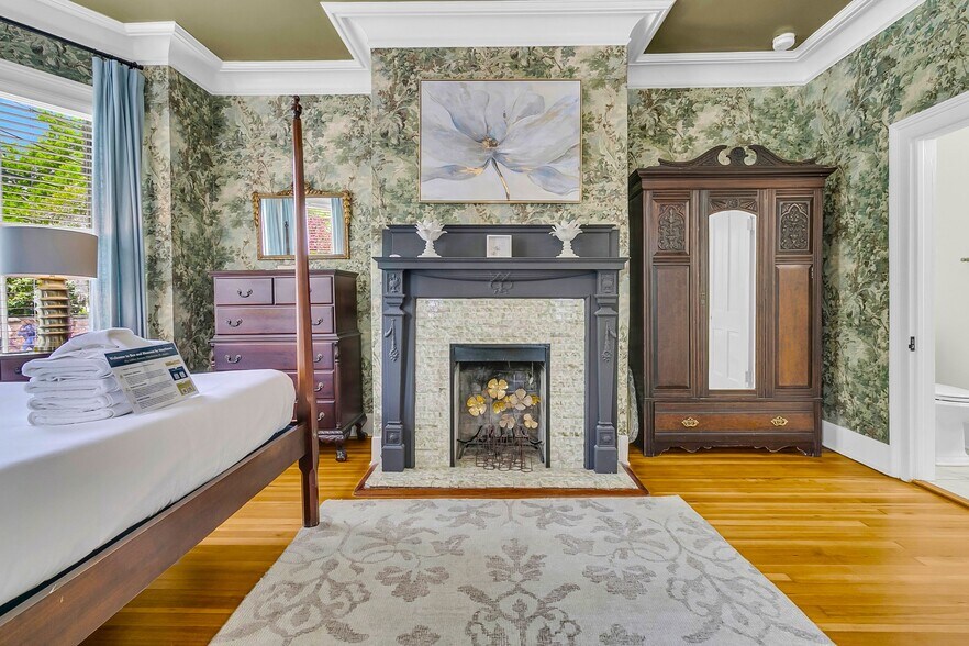 More Photos Of 184 Ashley Ave, Charleston Specialty For Sale