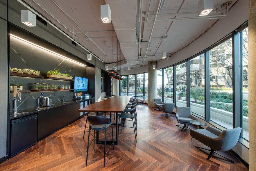 More Photos Of 8200 Greensboro Dr, McLean Office For Lease