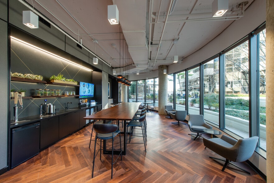 More Photos Of 8200 Greensboro Dr, McLean Office For Lease