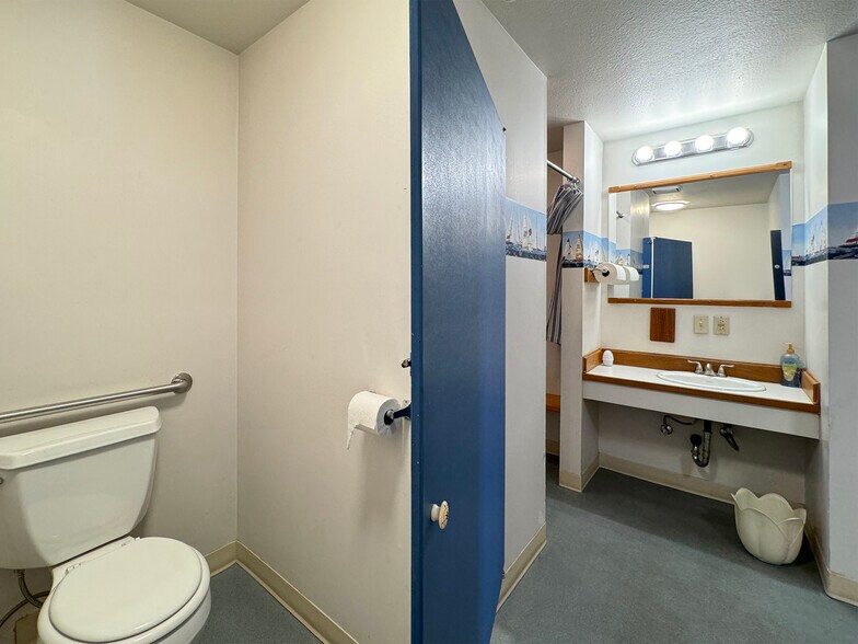 More Photos Of 2503 Washington Street, Port Townsend Specialty For Sale