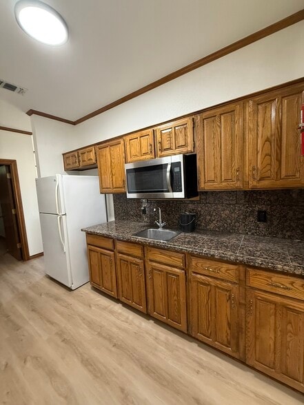More Photos Of 304 Harwood Rd, Bedford Medical For Lease