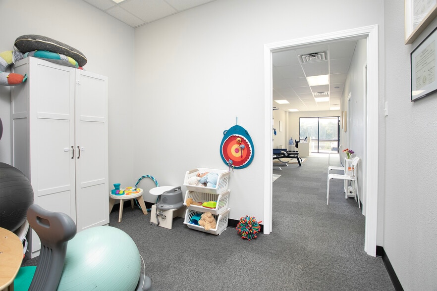 More Photos Of 16637 Old Jacksonville Hwy, Tyler Storefront Retail Office For Lease