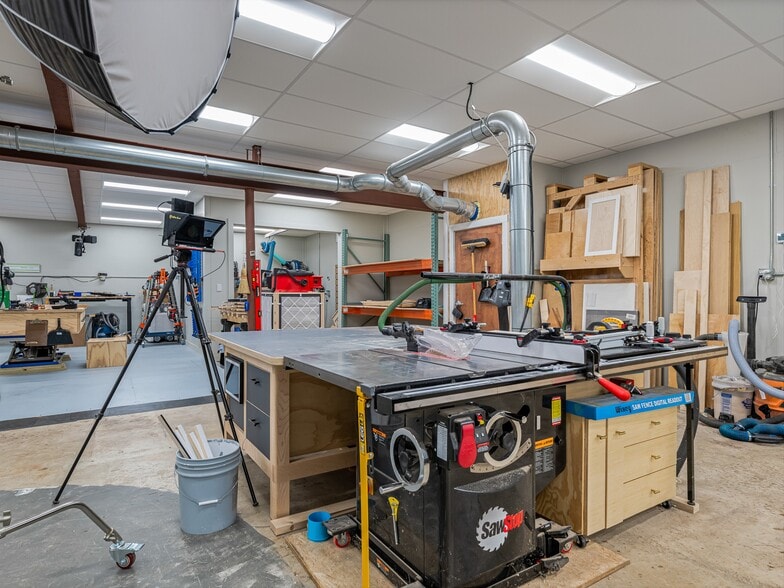 More Photos Of 39 Brookside Cir, Candler Warehouse For Lease