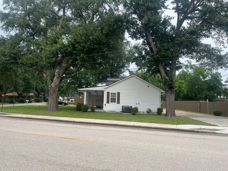 More Photos Of 715 Kane St, Tomball Office Residential For Lease