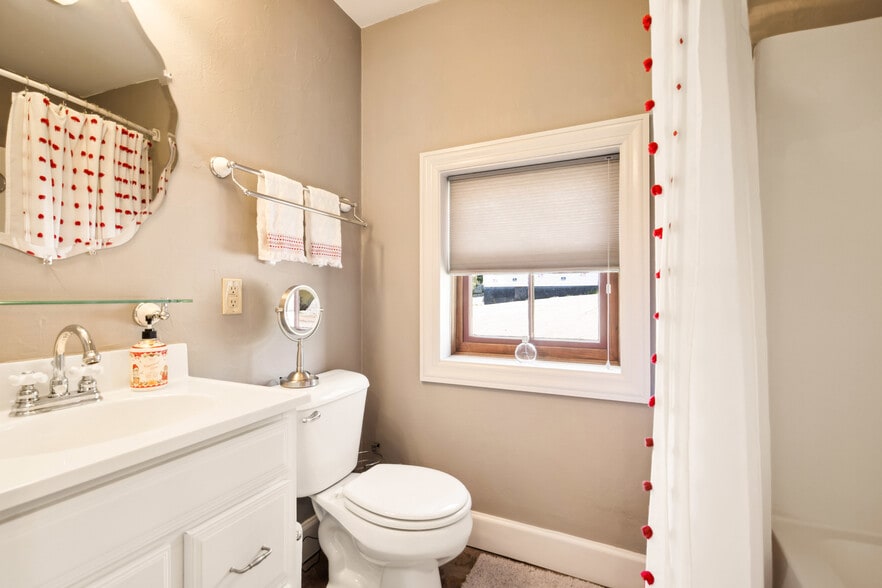 More Photos Of 301 Meyers Ave, Meyersdale Hotel For Sale