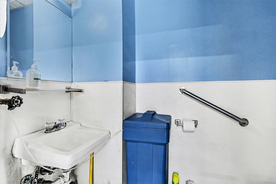 More Photos Of 240 Columbus st, Lithopolis Auto Repair For Sale