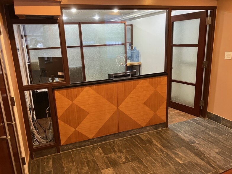 More Photos Of 2430 Tratman Ave, Bronx Apartments For Lease