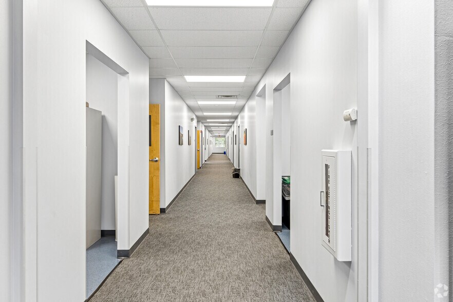 More Photos Of 10B Airline Dr, Albany Office For Sale