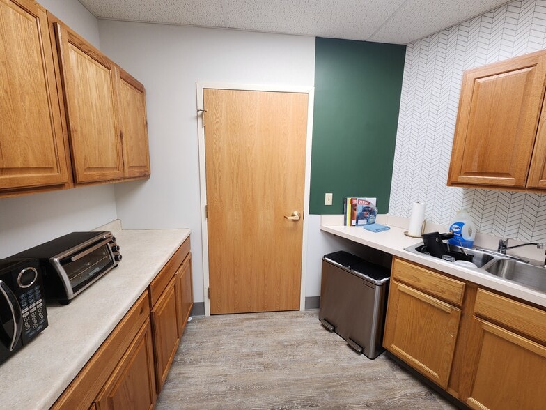 More Photos Of 212 E Manlius St, East Syracuse Freestanding For Lease