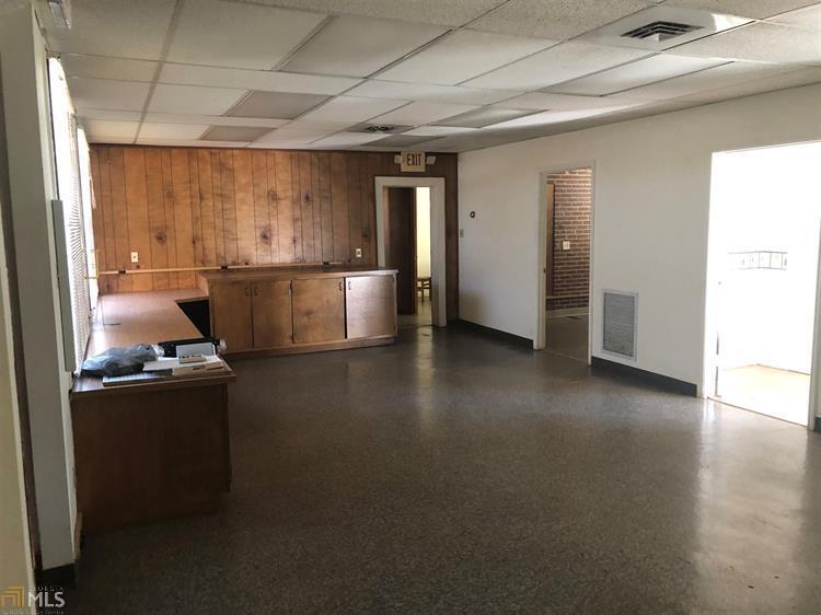 More Photos Of 1321 US Hwy 41 N, Calhoun Office For Lease