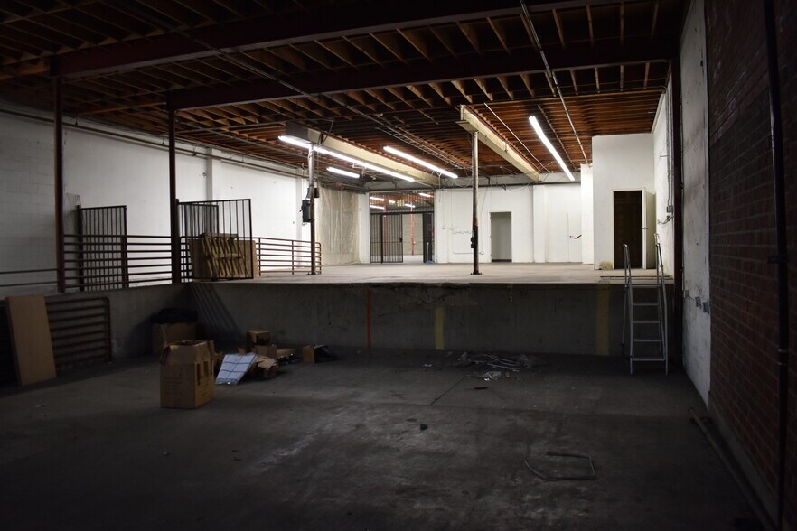 More Photos Of 1249 58th Pl, Los Angeles Warehouse For Lease