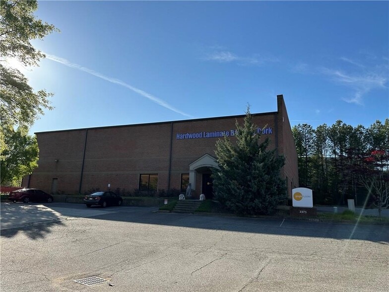 More Photos Of 3371 Martin Farm Rd, Suwanee Warehouse For Sale
