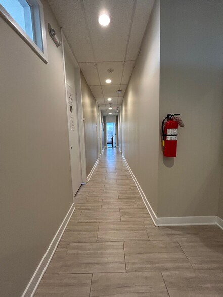 More Photos Of 3500 Western Ave, Highland Park Loft Creative Space For Lease