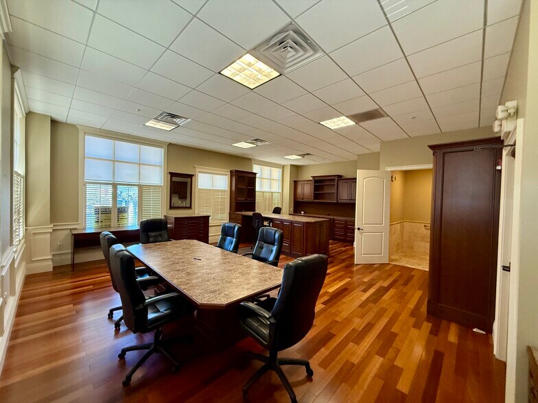 More Photos Of 960185 Gateway Blvd, Fernandina Beach Office For Sale