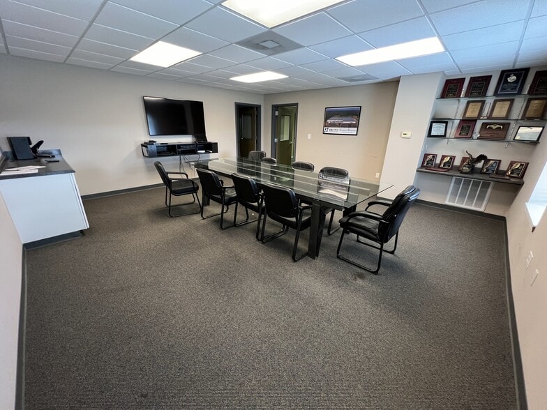 More Photos Of 4485 Pinson Valley Pky, Birmingham Warehouse For Sale