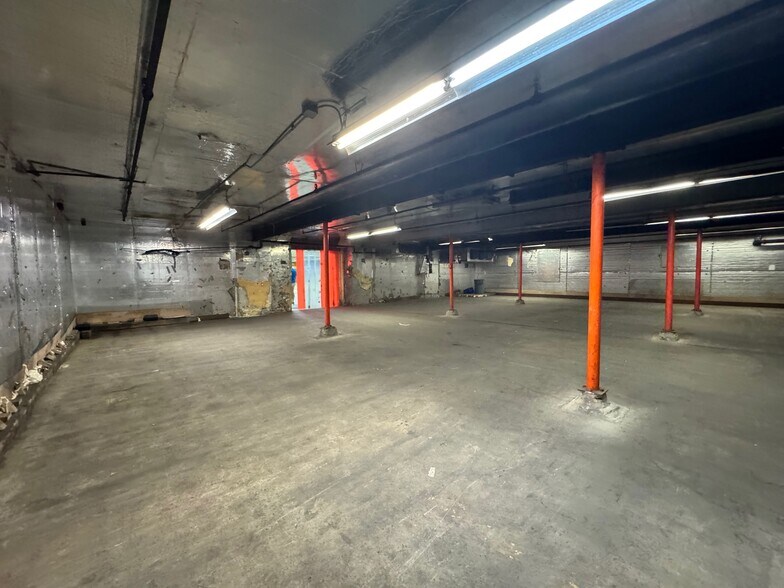 More Photos Of 195 Hudson St, Cornwall-on-Hudson Distribution For Lease