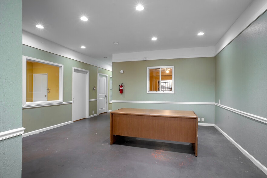 More Photos Of 910 Brenda St, Houston Warehouse For Sale