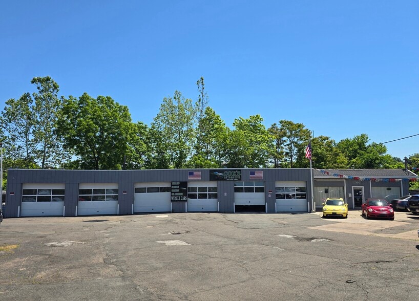 Primary Photo Of 200 Main St, East Hartford Auto Repair For Sale