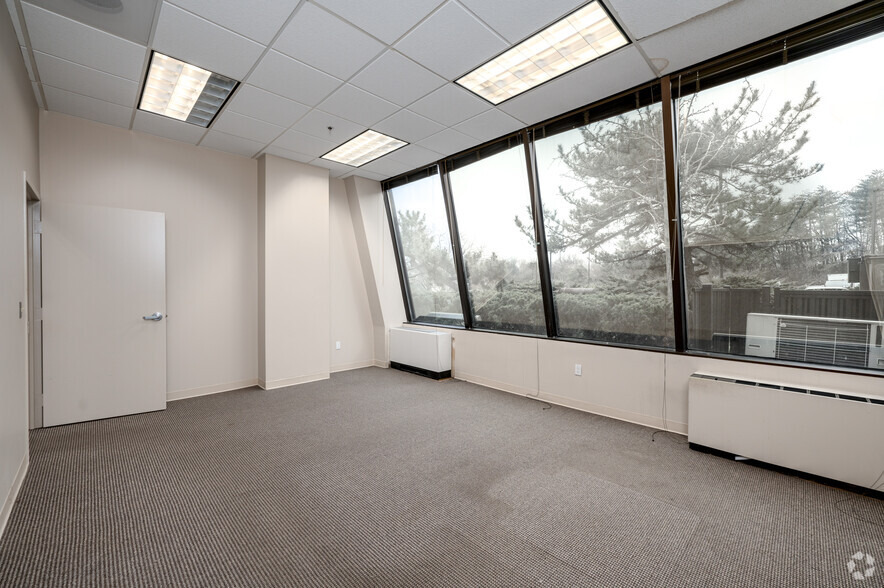 More Photos Of 7500 Greenway Center Dr, Greenbelt Unknown For Lease