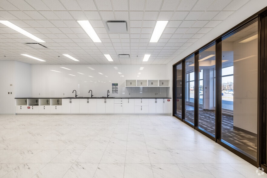 More Photos Of 4255 Boul Lapinière, Brossard Office For Lease