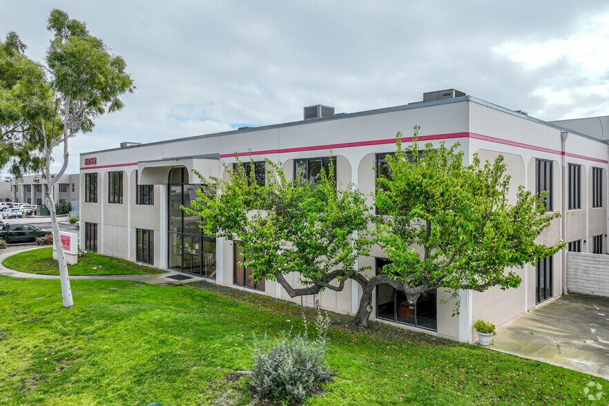 More Photos Of 5252 Argosy Ave, Huntington Beach Warehouse For Lease