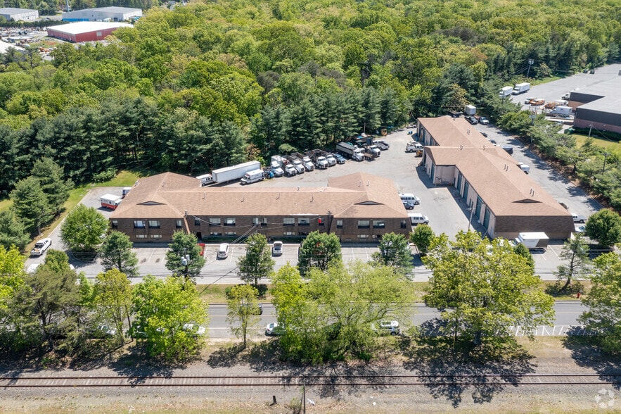 Primary Photo Of 300-308 E Park Ave, Hainesport Showroom For Lease