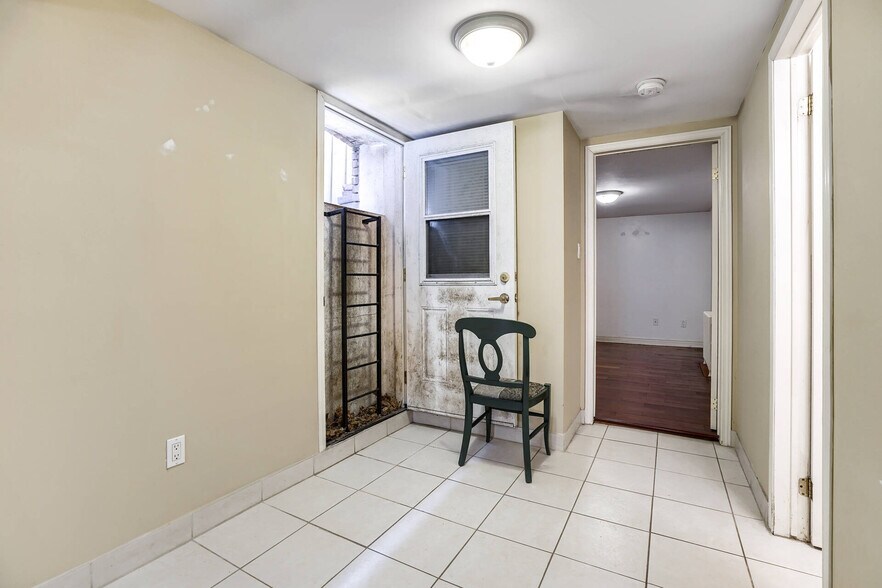 More Photos Of 4 Oriole Gdns, Toronto Apartments For Sale