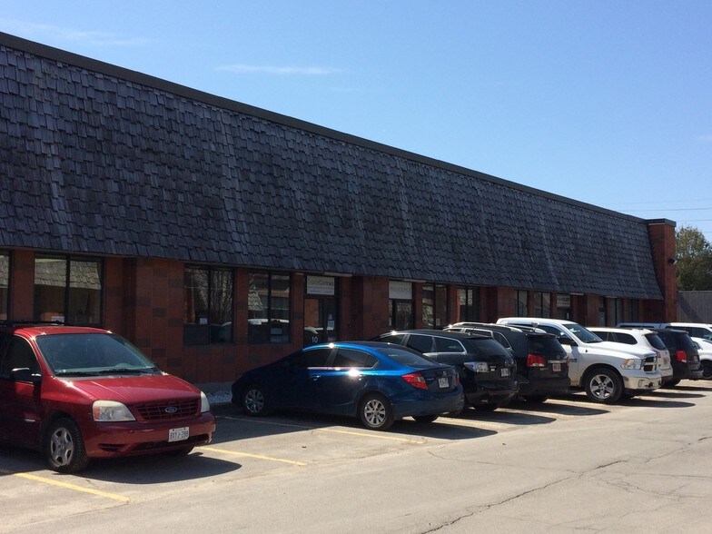 More Photos Of 830-840 Industrial Ave, Ottawa Light Distribution For Lease