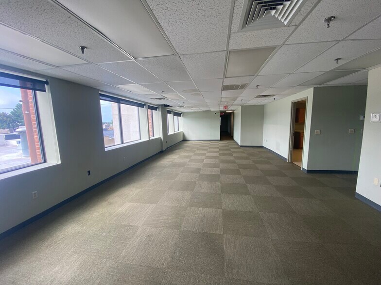 More Photos Of 228 Maple St, Manchester Office For Sale