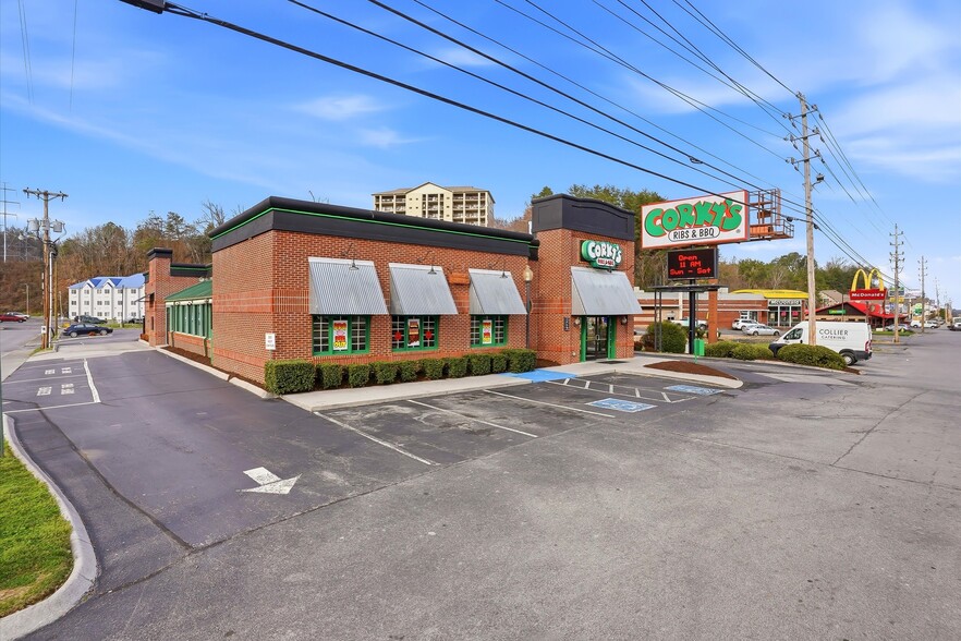 Primary Photo Of 3584 Parkway, Pigeon Forge Restaurant For Lease