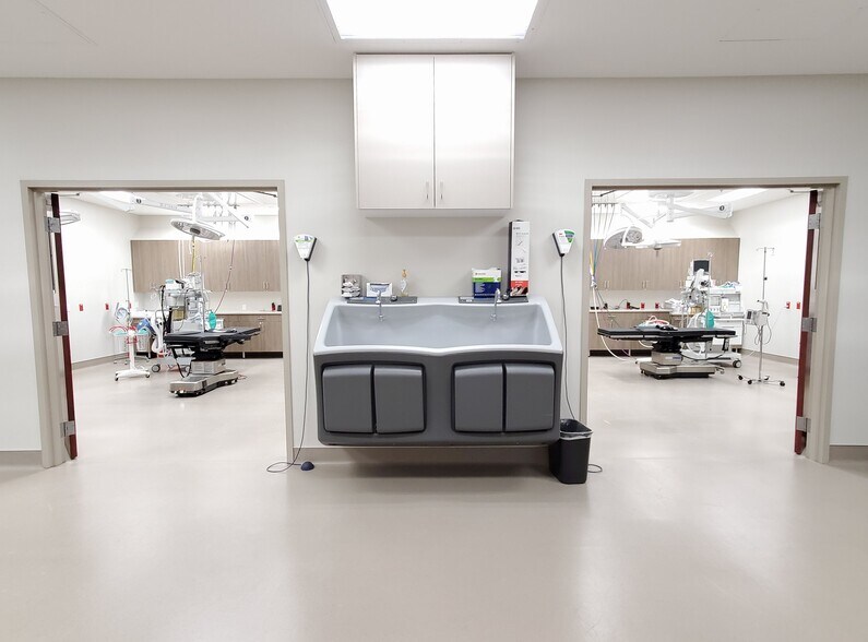 More Photos Of 5444 S Green St, Murray Medical For Lease