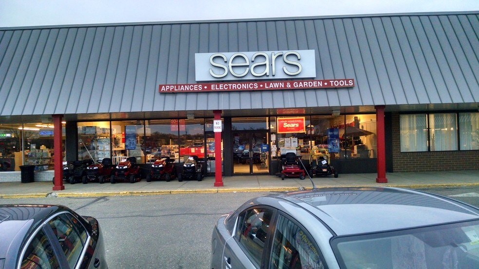 More Photos Of 300-499 Downtowner Plz, Coshocton General Retail For Sale