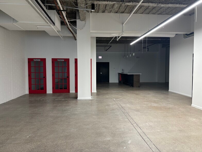More Photos Of 855 W Belmont Ave, Chicago Office For Lease
