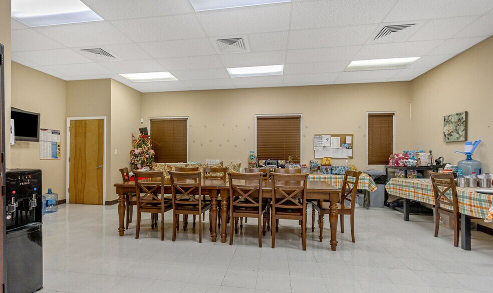 More Photos Of 7641 66th St N, Pinellas Park Medical For Sale