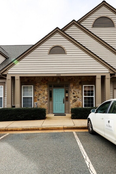 More Photos Of 660 Hunters Pl, Charlottesville Office Residential For Lease