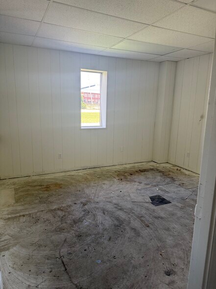 More Photos Of 3335 35th Ave N, Birmingham Manufacturing For Lease