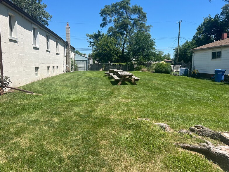 More Photos Of 2379 Emmons Ave, Warren Religious Facility For Lease