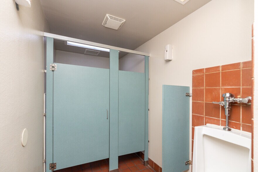 More Photos Of 1717-1745 W Orangewood Ave, Orange Office For Sale