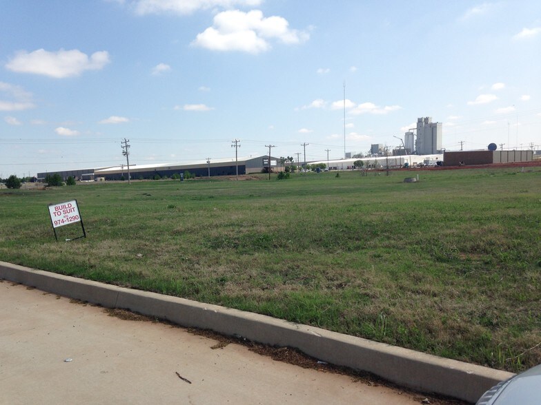 More Photos Of 14401 N Lincoln Blvd, Edmond Warehouse For Lease