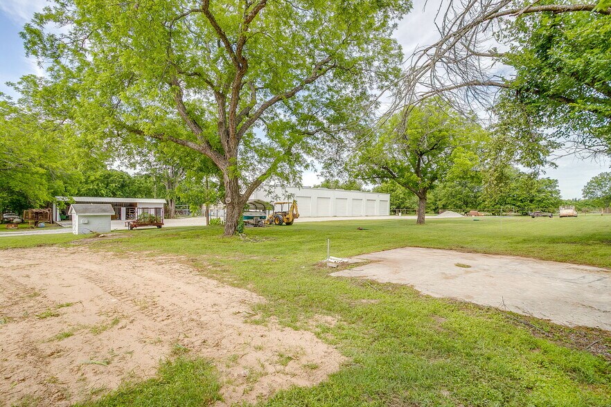 More Photos Of 1600 FM 3433, Newark Warehouse For Sale