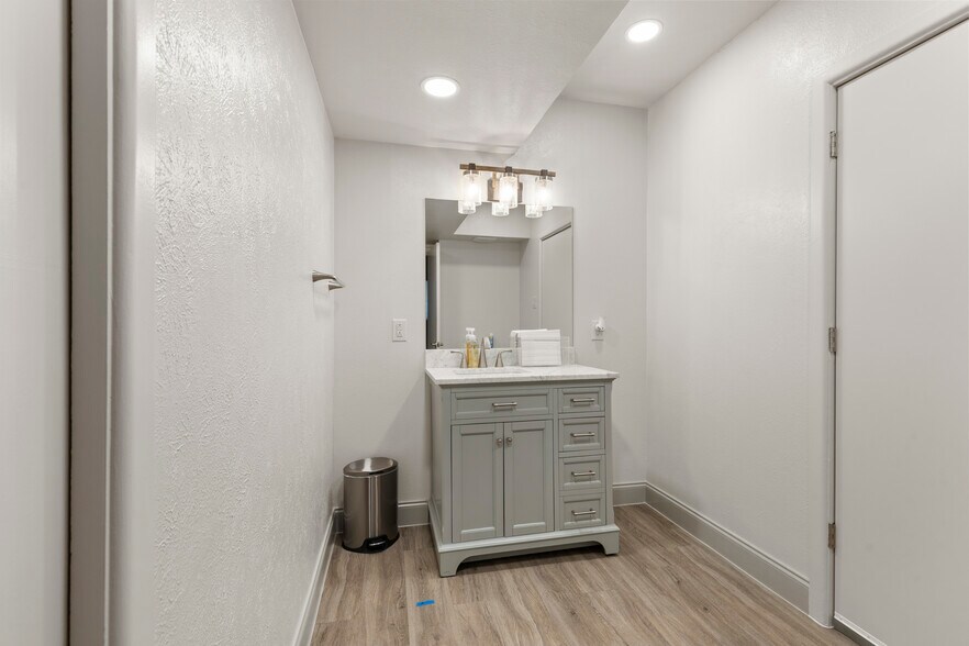 More Photos Of 2003 W Wall St, Midland Office For Sale