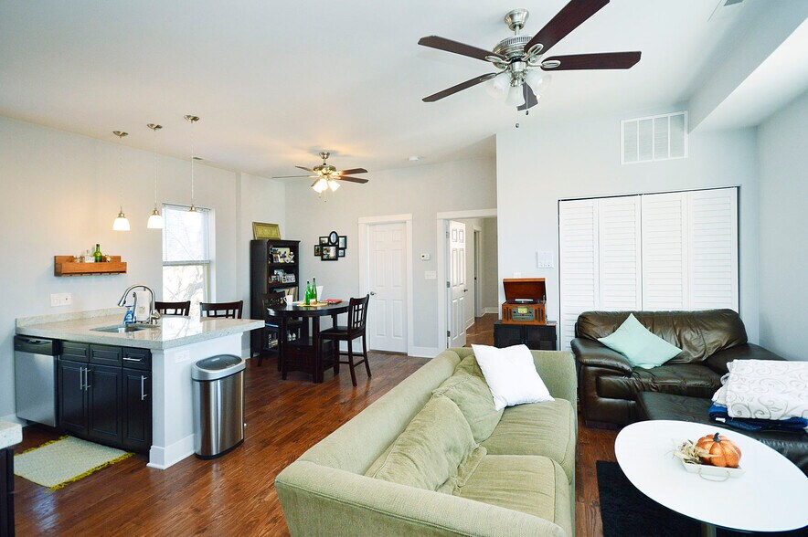 More Photos Of 1501 W Superior St, Chicago Apartments For Sale