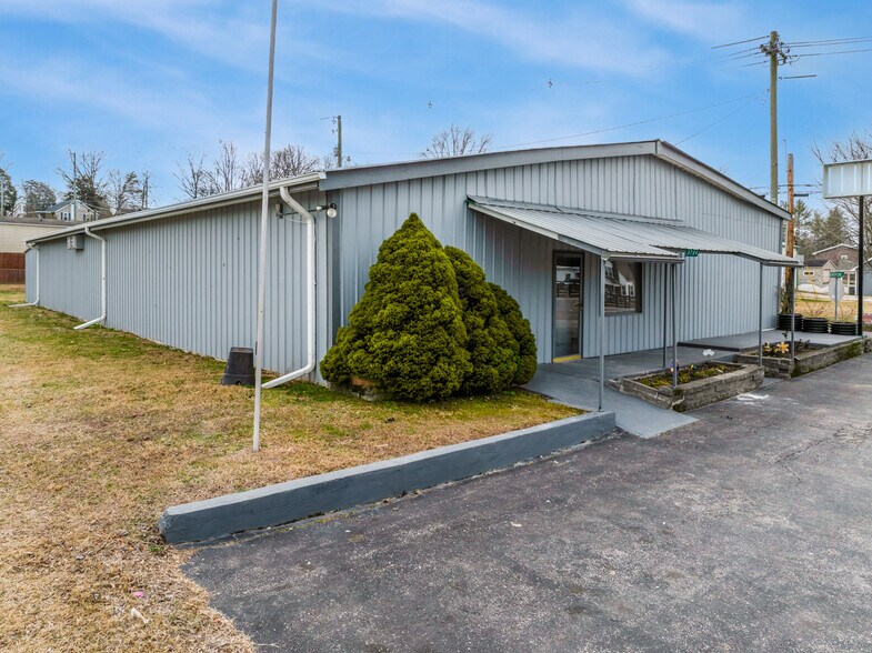 More Photos Of 3704 Andersonville Hwy, Andersonville Freestanding For Sale